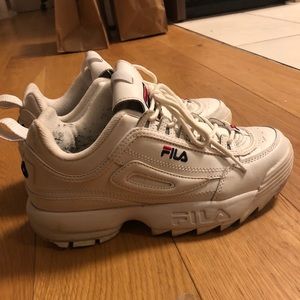 Fila sneaker size 8.5(7.5)